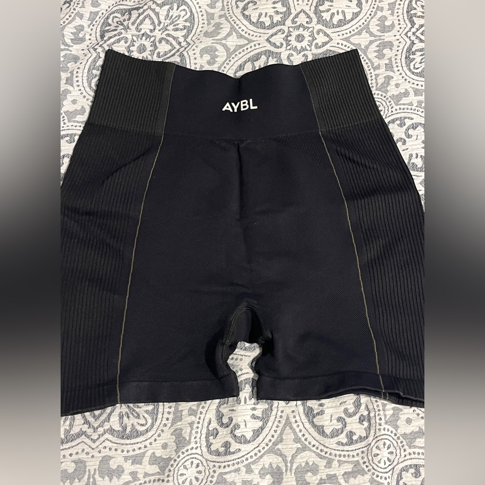 Aybl reflex seamless shorts black size Large EUC - Picture 5 of 8